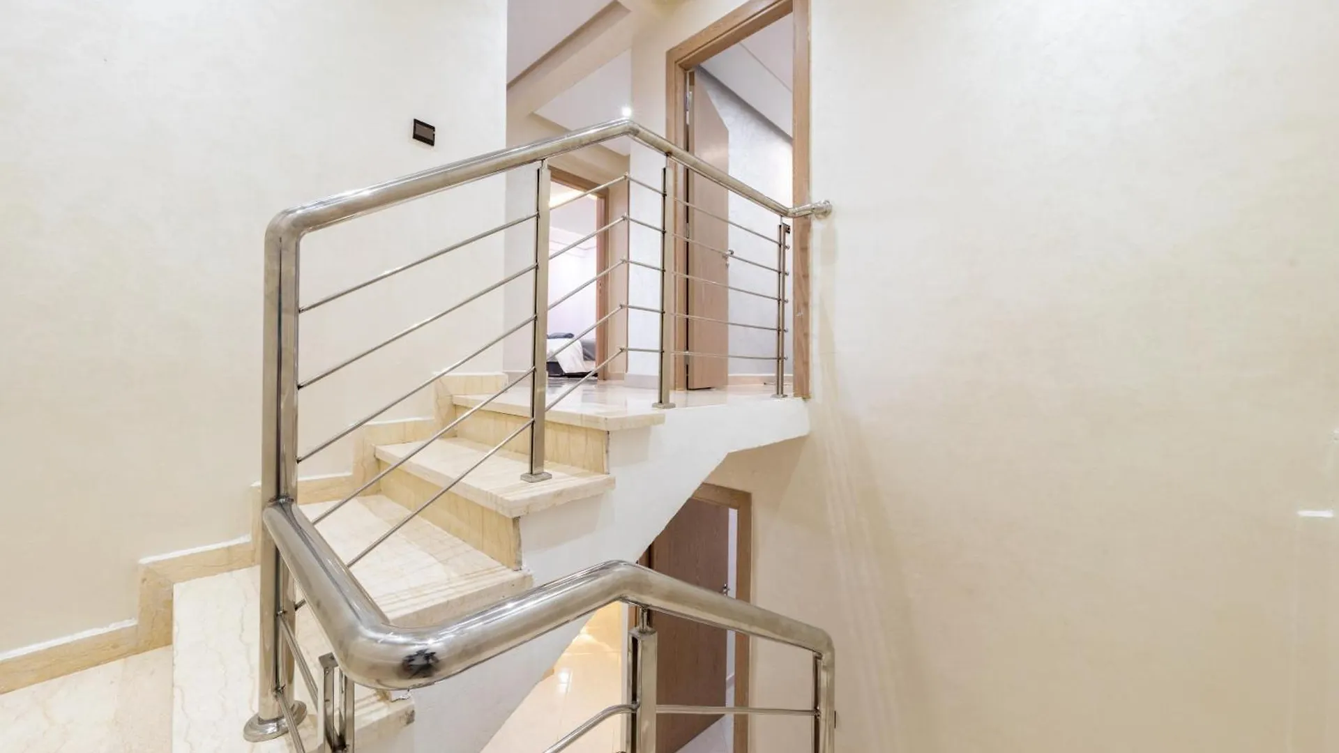 Cozy Appartement A Gueliz Juste Les Familles Marrakesh Apartment