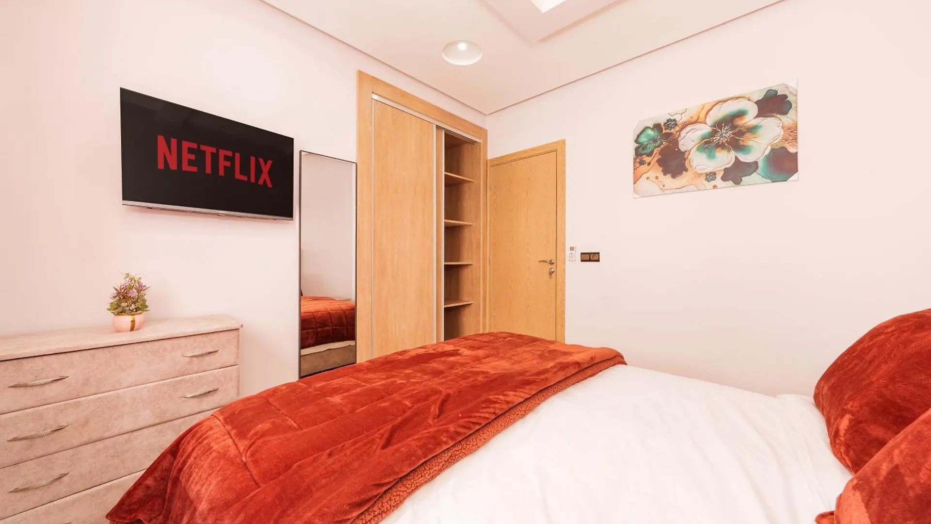 Cozy Appartement A Gueliz Juste Les Familles Marrakesh Apartment